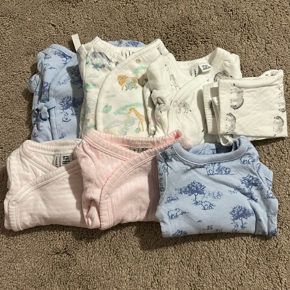 NWOT- set of 6 Janie and Jack bodysuits and onesies